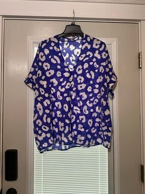 JODIFL Royal Blue and White Leopard Print V-Neck Blouse